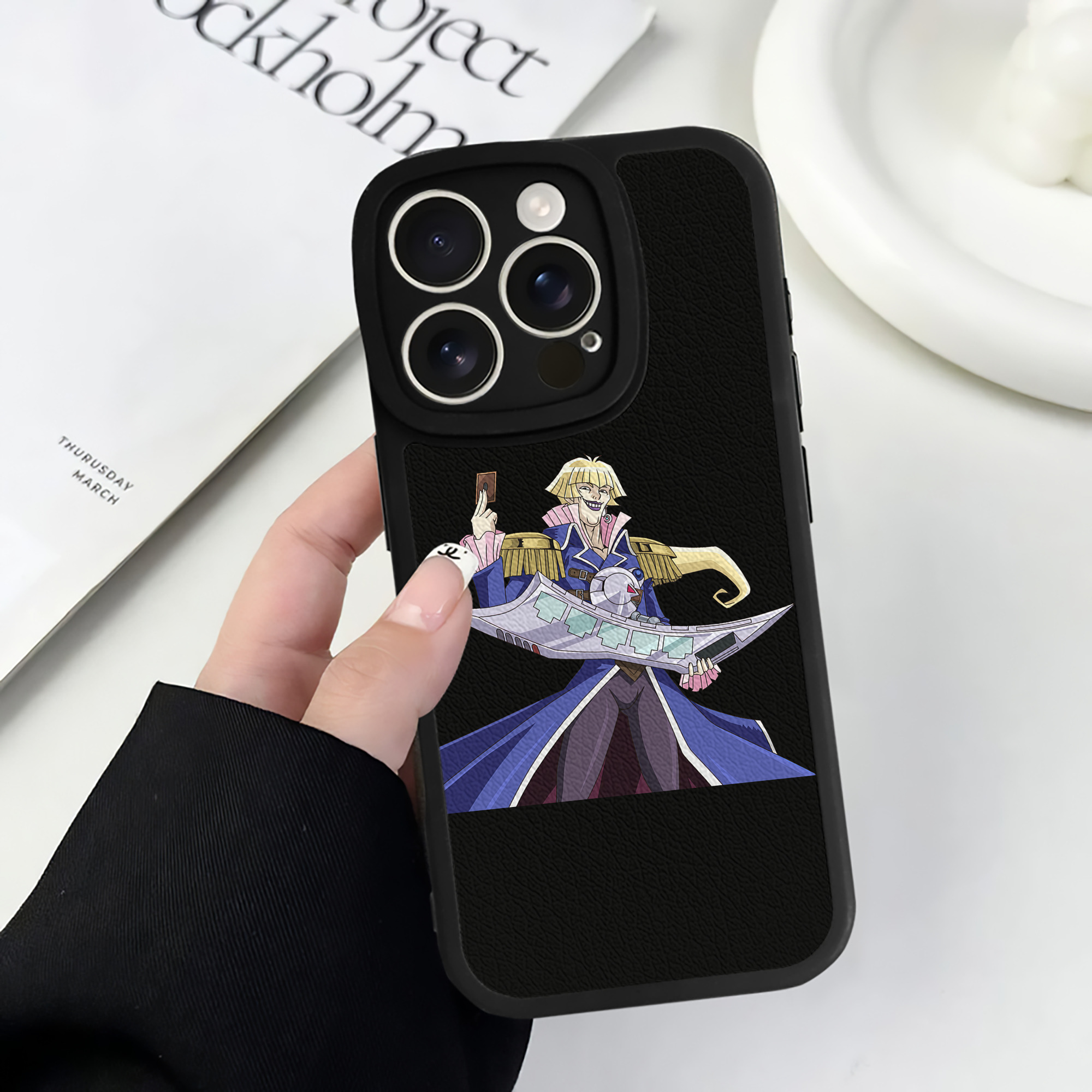 遊☆戯☆王 Yu-Gi-Oh! 【iPhone 16シリーズ対応】シリコンスマホケース（レザー調） 材質：シリコン